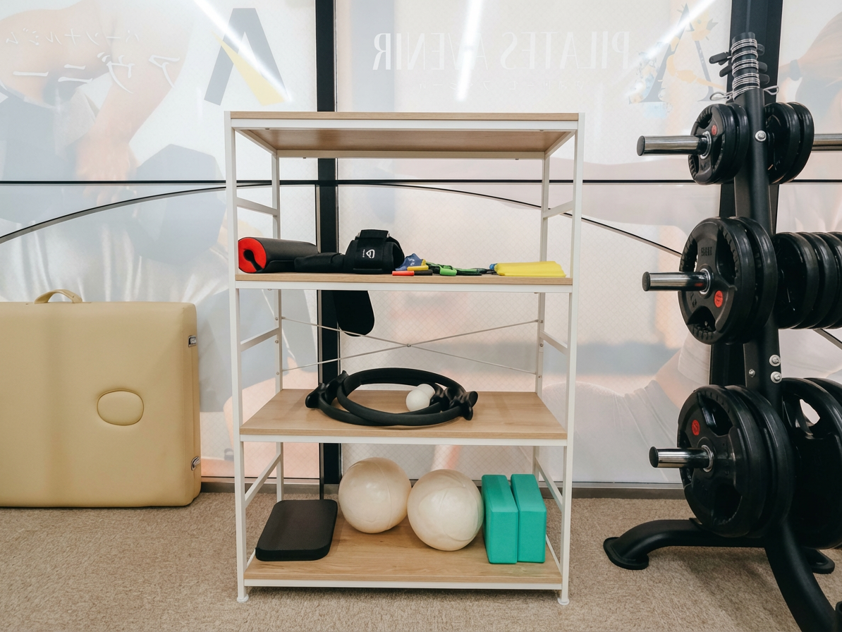 Enhance_the_image_to_give_it_a_stylish_retouch_whi-1765510803195