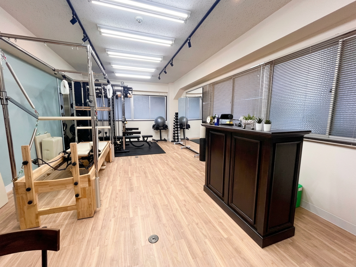 Enhance_the_overall_brightness_and_clarity_while_p-1765438727850