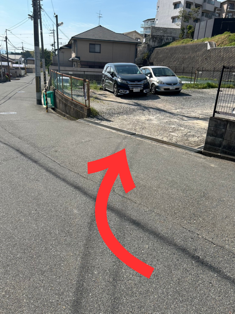 アヴニールあやめ池店への道順4｜赤い矢印の方向へ進む