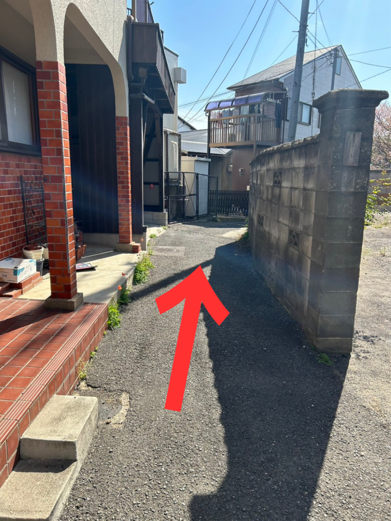 アヴニールあやめ池店への道順6｜赤い矢印の方向へ進む