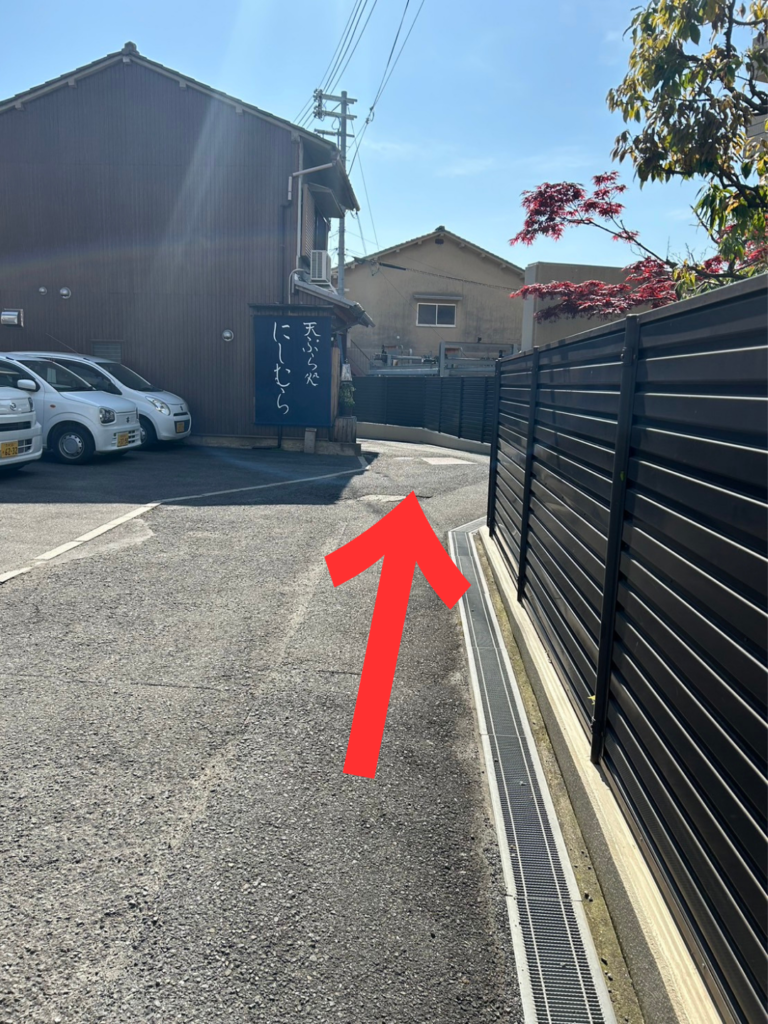 アヴニールあやめ池店への道順7｜赤い矢印の方向へ進む