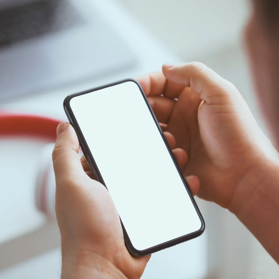 スマートフォンで体験トレーニングを申し込む様子