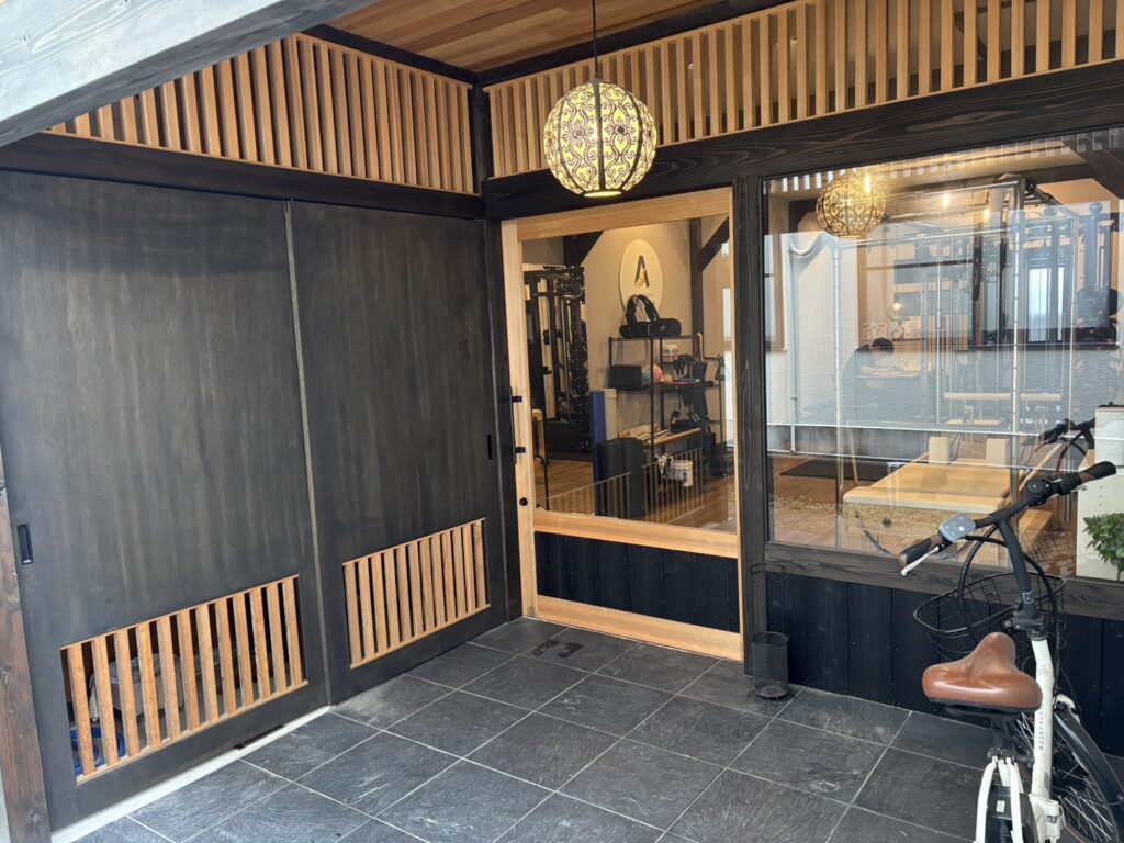 パーソナルジムアヴニールあやめ池店の入口