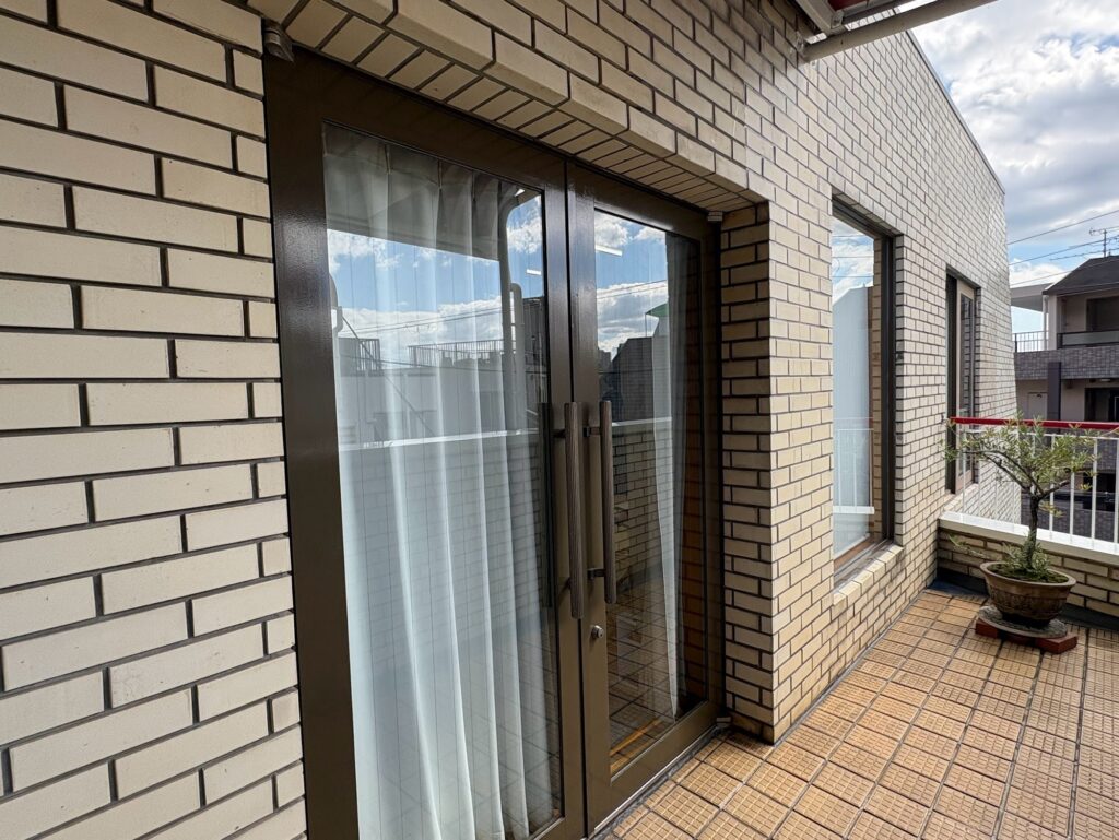 パーソナルジムアヴニール岡本店の入口