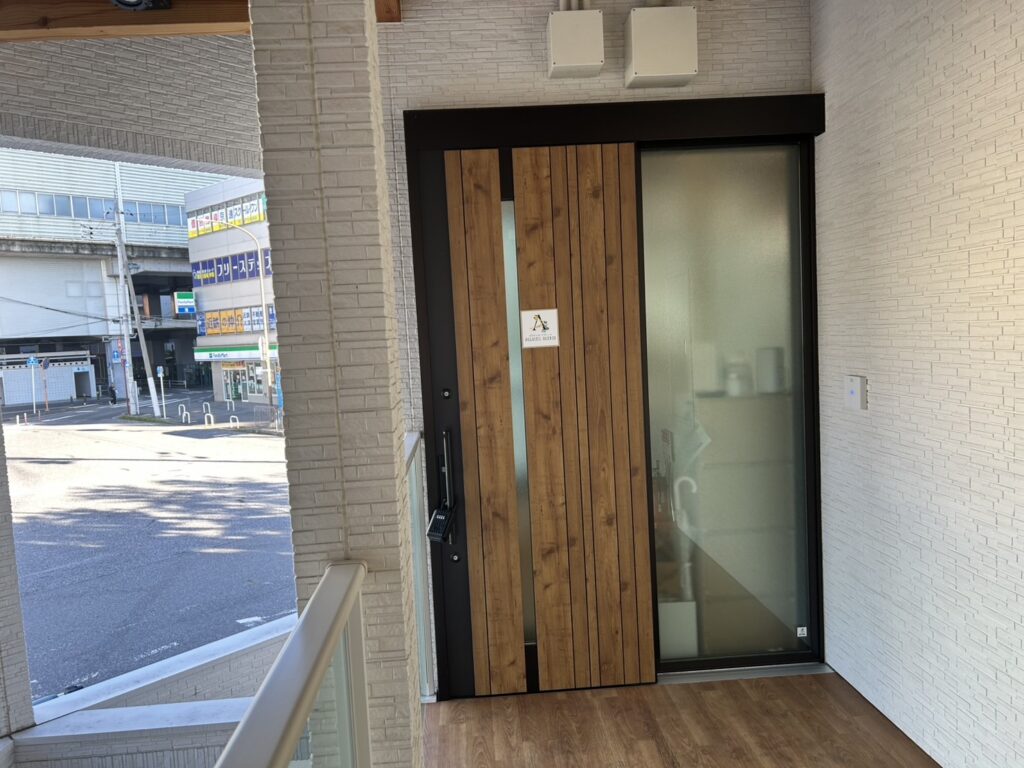 パーソナルジムアヴニール大津京店の入口