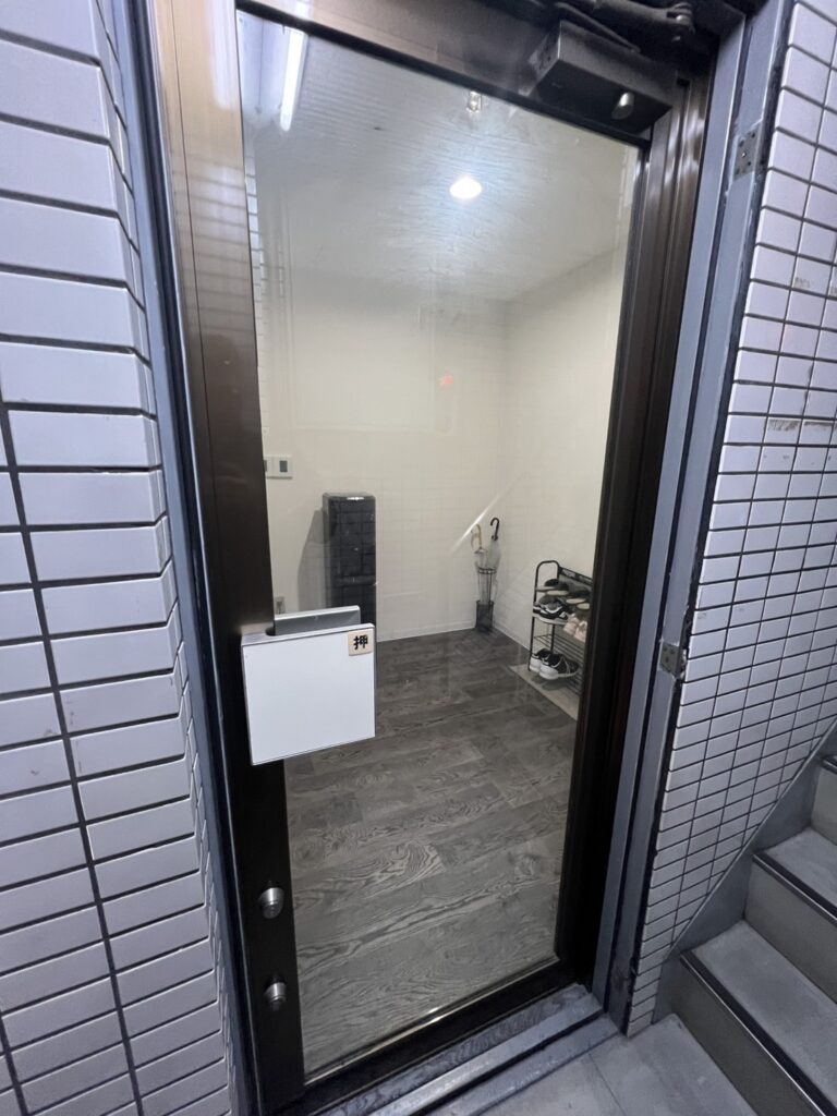 パーソナルジムアヴニール寺田町店の入口